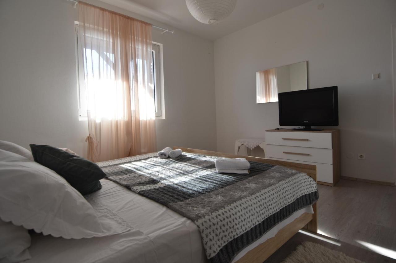 Apartment *Biba* Dugi Rat Eksteriør billede