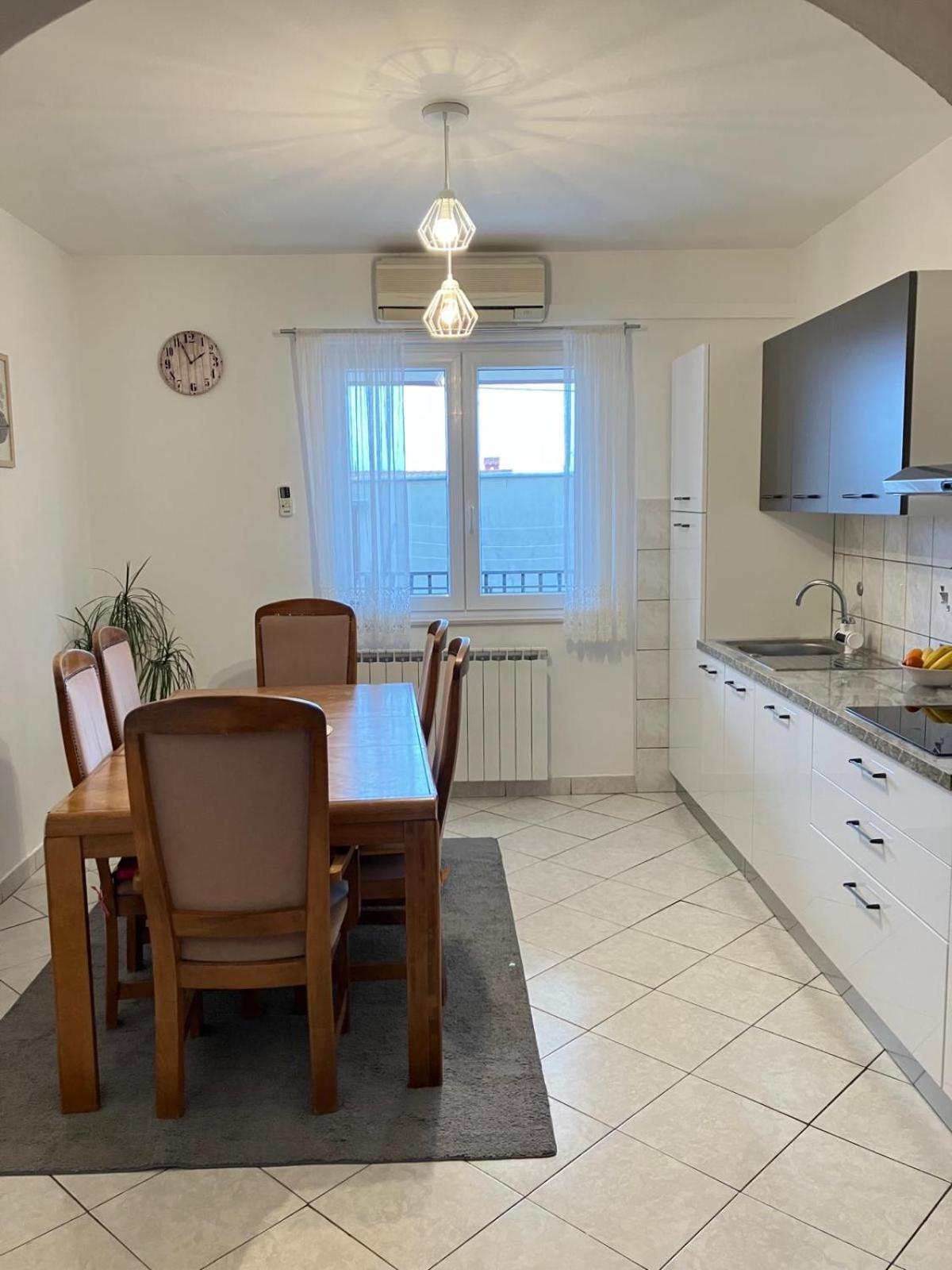 Apartment *Biba* Dugi Rat Eksteriør billede